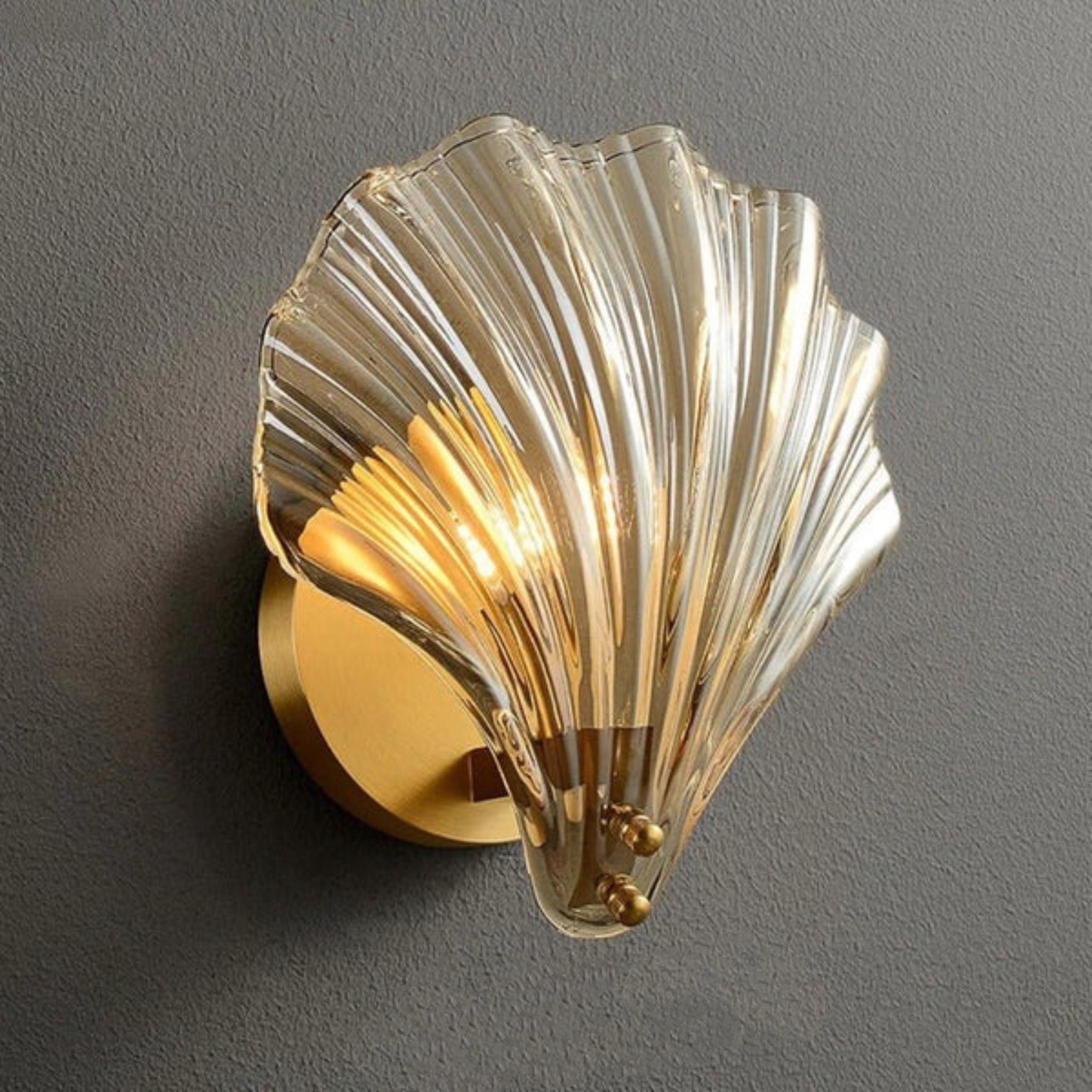 Antique Gold Shell Wall Sconce, Decorative Scallop E14 Wall Light for Bedroom, Hallway, Living Room, and Bathroom Vanity
